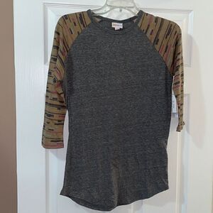 (5/$25) LuLaRoe Gray Heathered striped 3/4 raglan Top